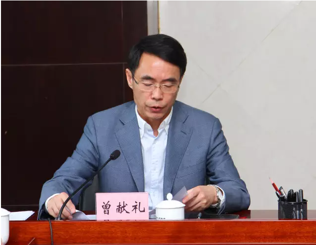 晋江市政府曾献礼副市长宣读《关于成立检察监督指导工作领导组的